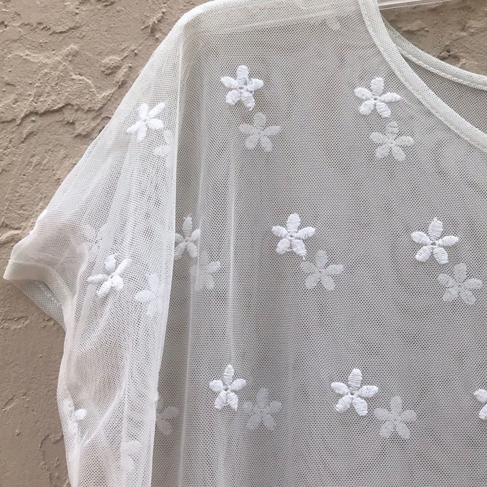 Gorgeous! Forever 21 Sheer Shell Lace Top - Picture 4 of 6